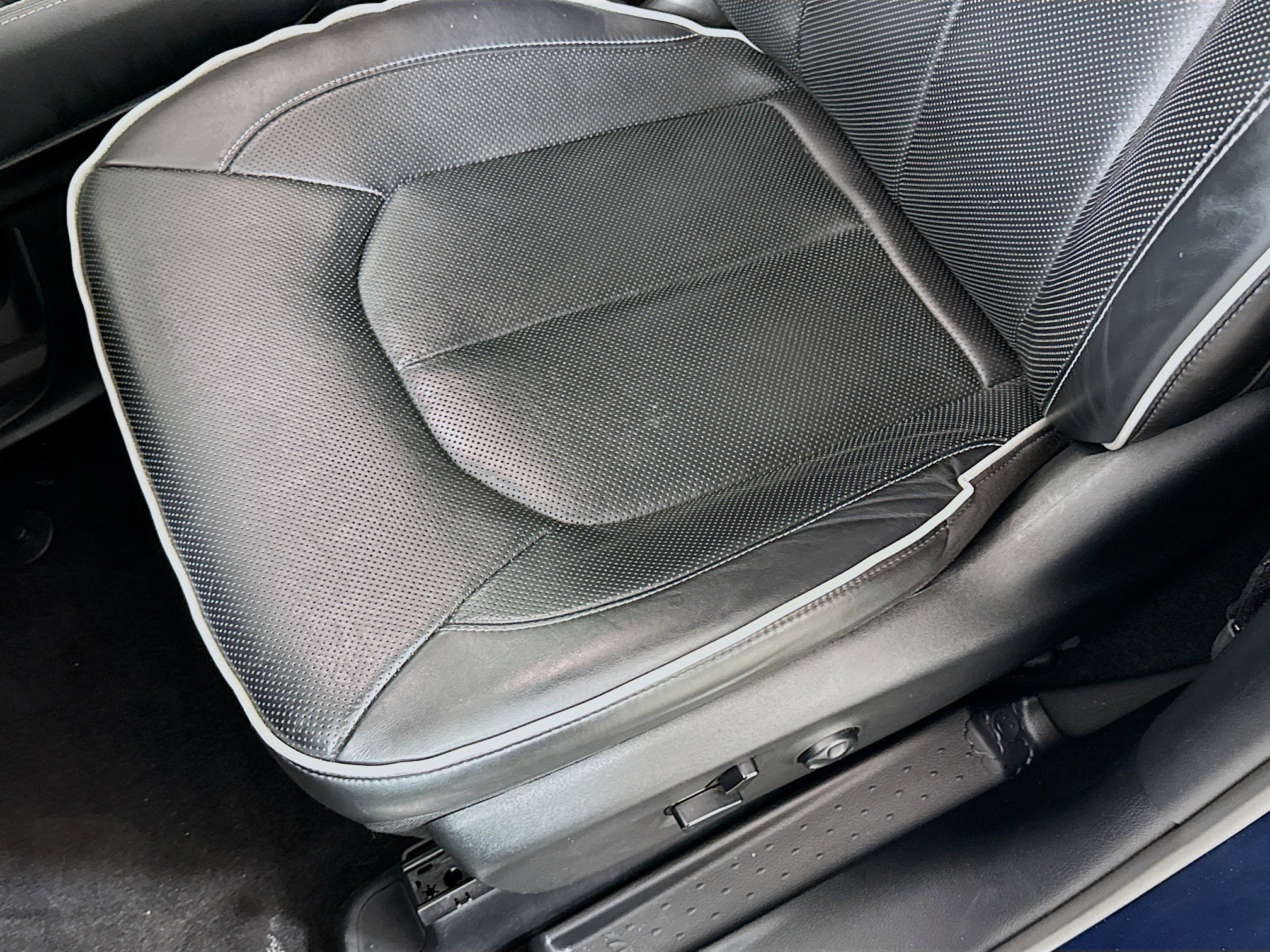 Used 2024 Chrysler Pacifica Premium FWD image 21