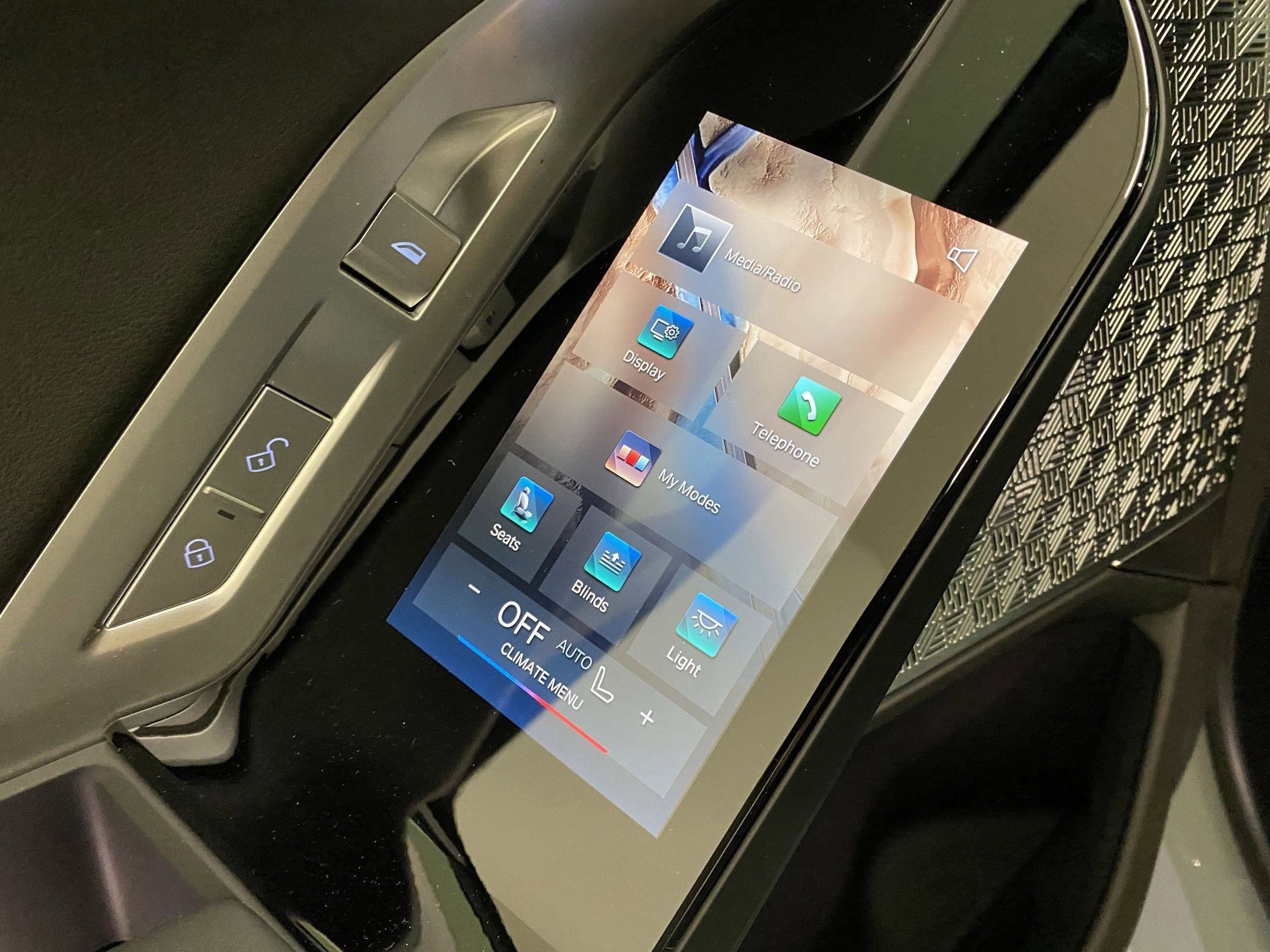 Used 2025 BMW i7 xDrive60 AWD/4WD image 35