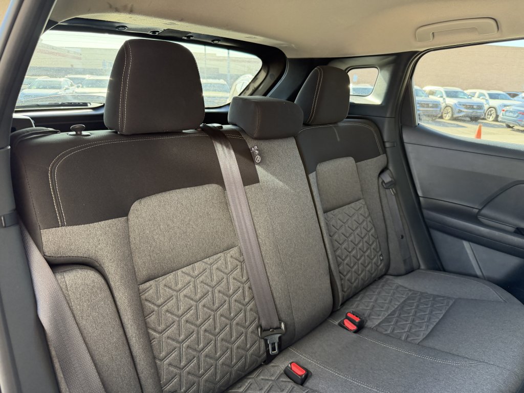 Used 2025 Nissan Kicks SV AWD/4WD image 34