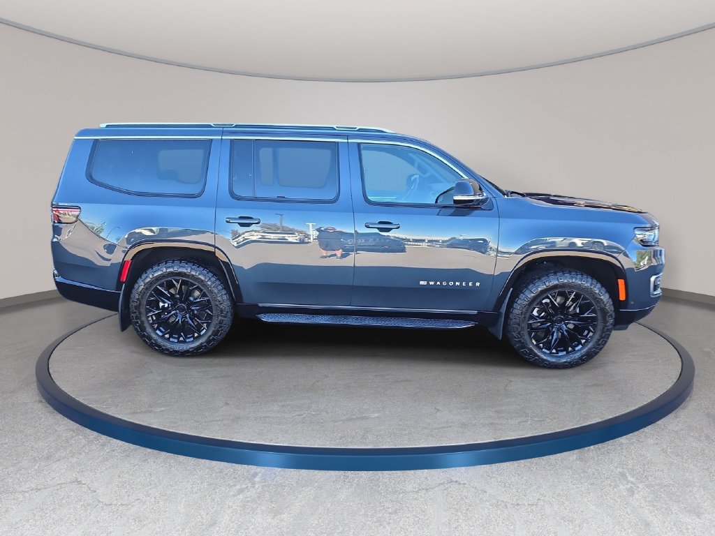 Used 2023 Jeep Wagoneer 4WD image 5
