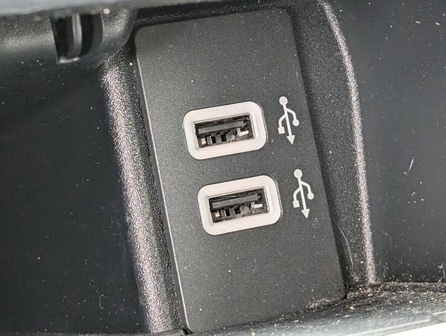 Used 2018 Ford Edge Titanium w/ Equipment Group 301A FWD image 18