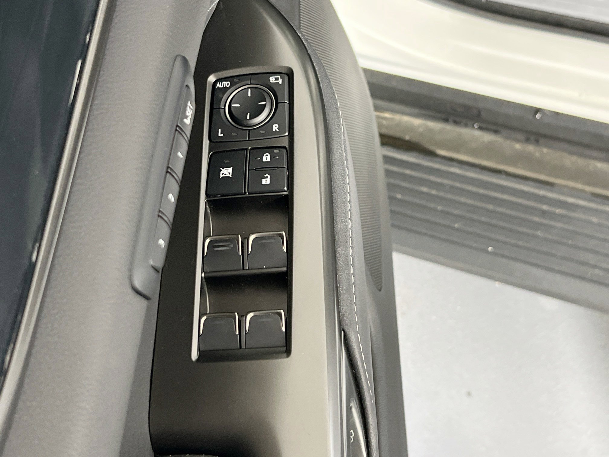 Used 2022 Lexus NX 350h AWD image 17