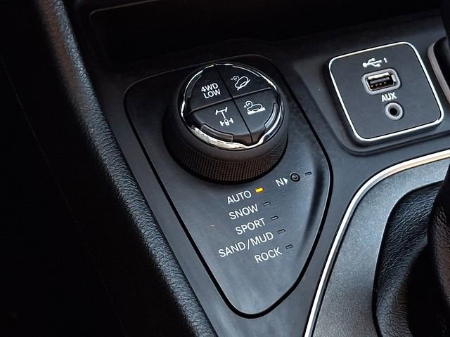 Used 2022 Jeep Cherokee Trailhawk w/ Technology Group B AWD/4WD image 25