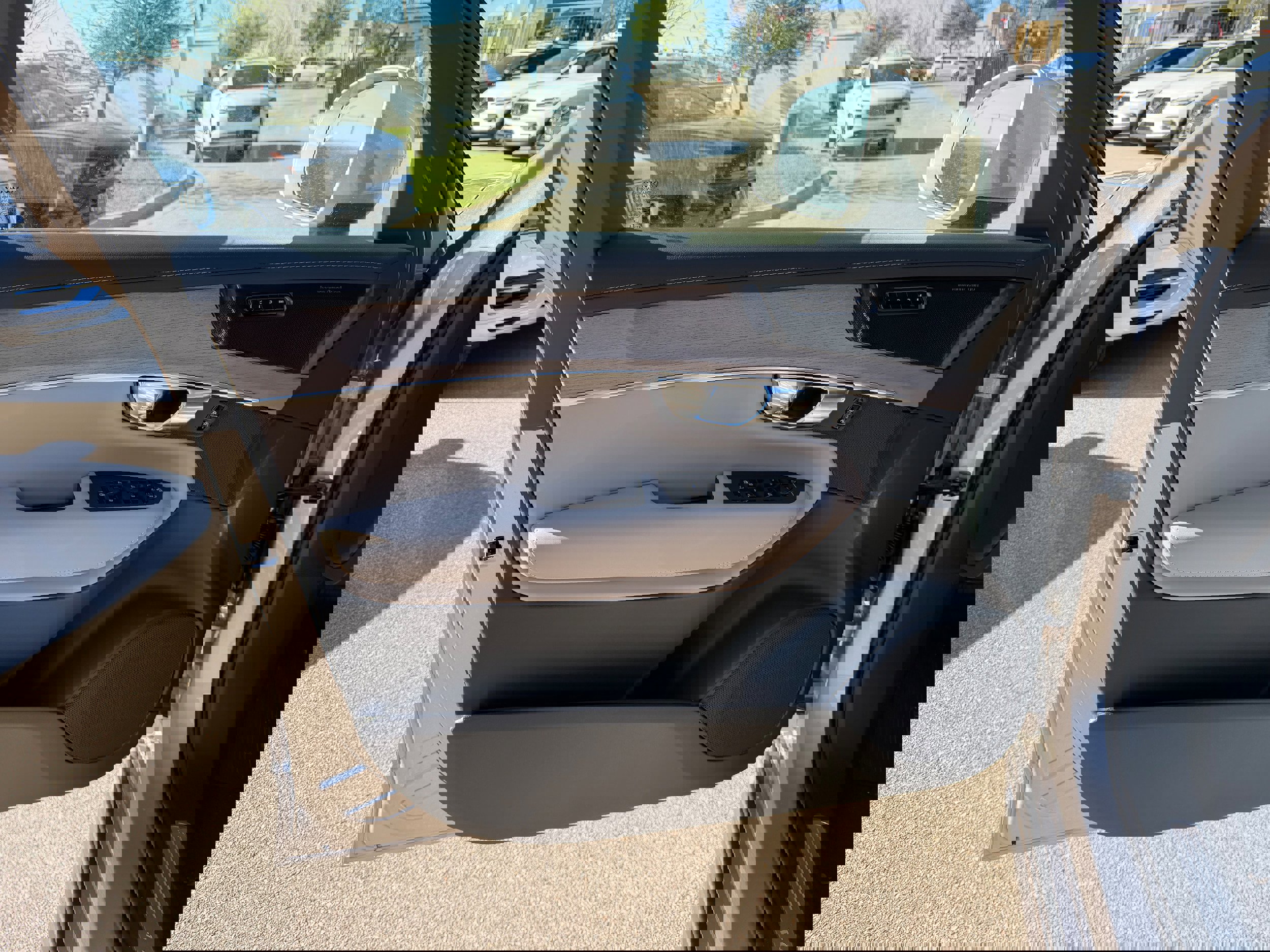 New 2026 Volvo XC90 T8 Plus w/ Protection Package Premier image 18