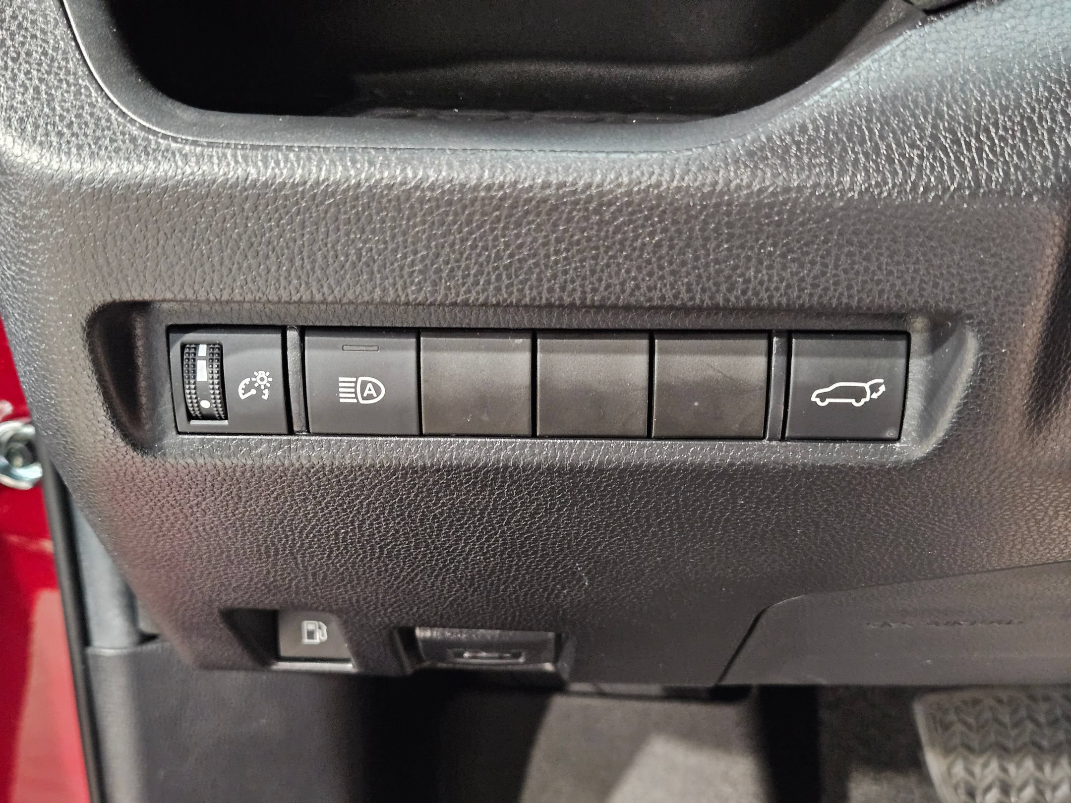 Used 2021 Toyota RAV4 XLE w/ Convenience Package AWD/4WD image 26