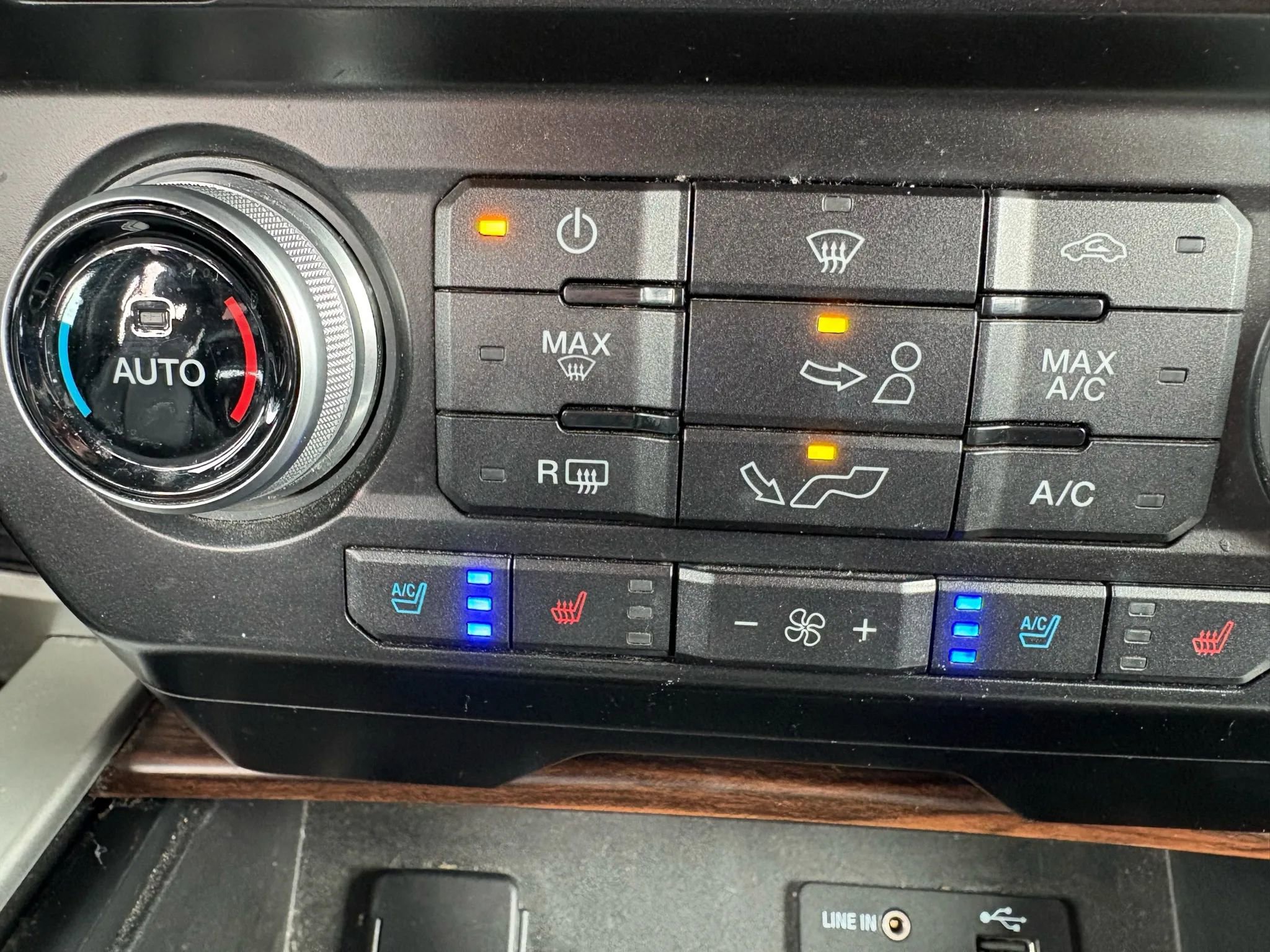 Used 2015 Ford F150 Lariat w/ Equipment Group 502A Luxury image 13