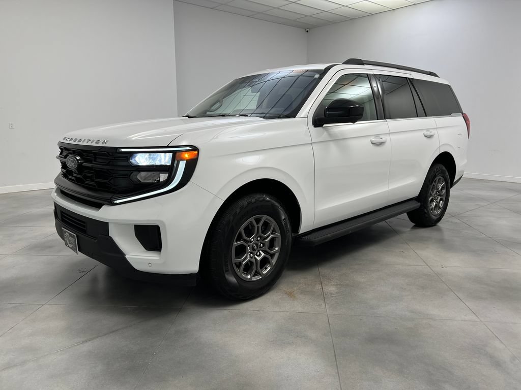 Used 2025 Ford Expedition Active RWD image 4