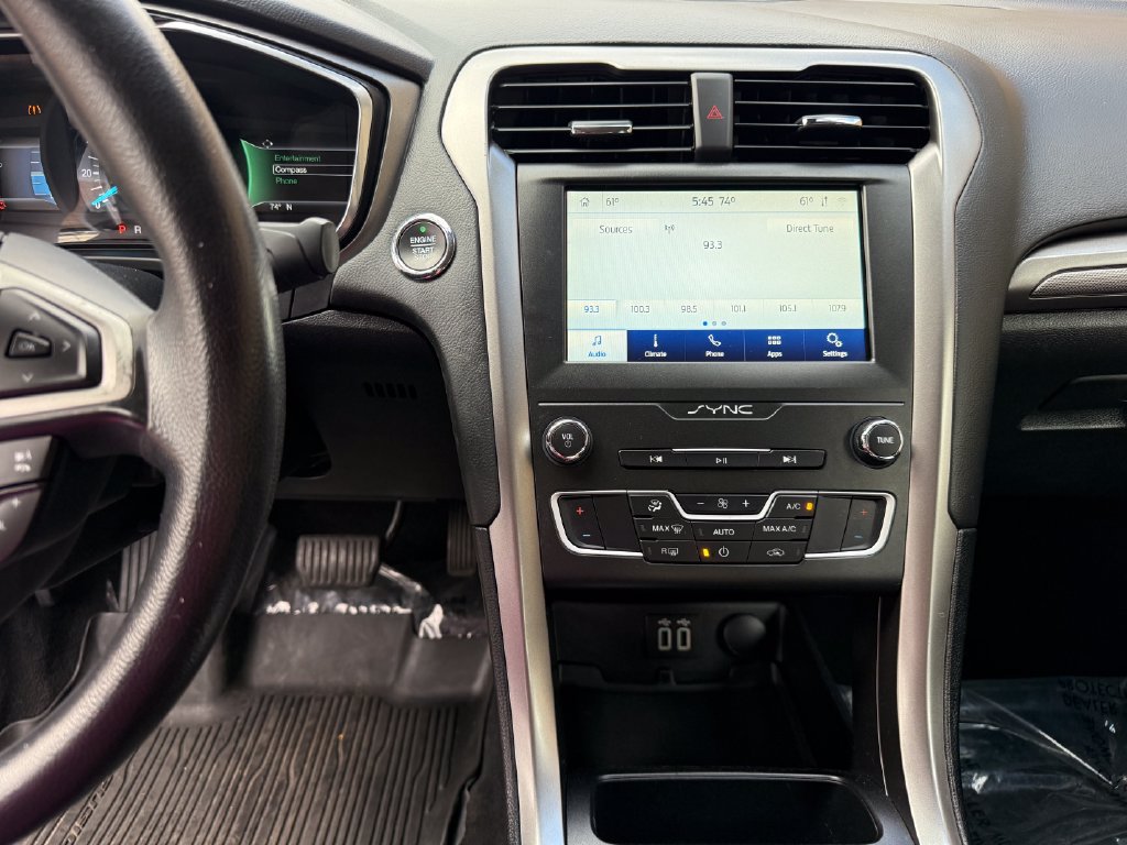 Used 2020 Ford Fusion SE FWD image 16