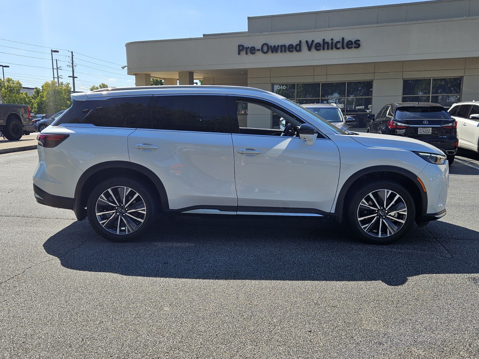 Used 2026 INFINITI QX60 Luxe w/ Cargo Package FWD image 5