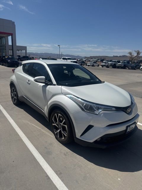Used 2018 Toyota C-HR XLE FWD image 2