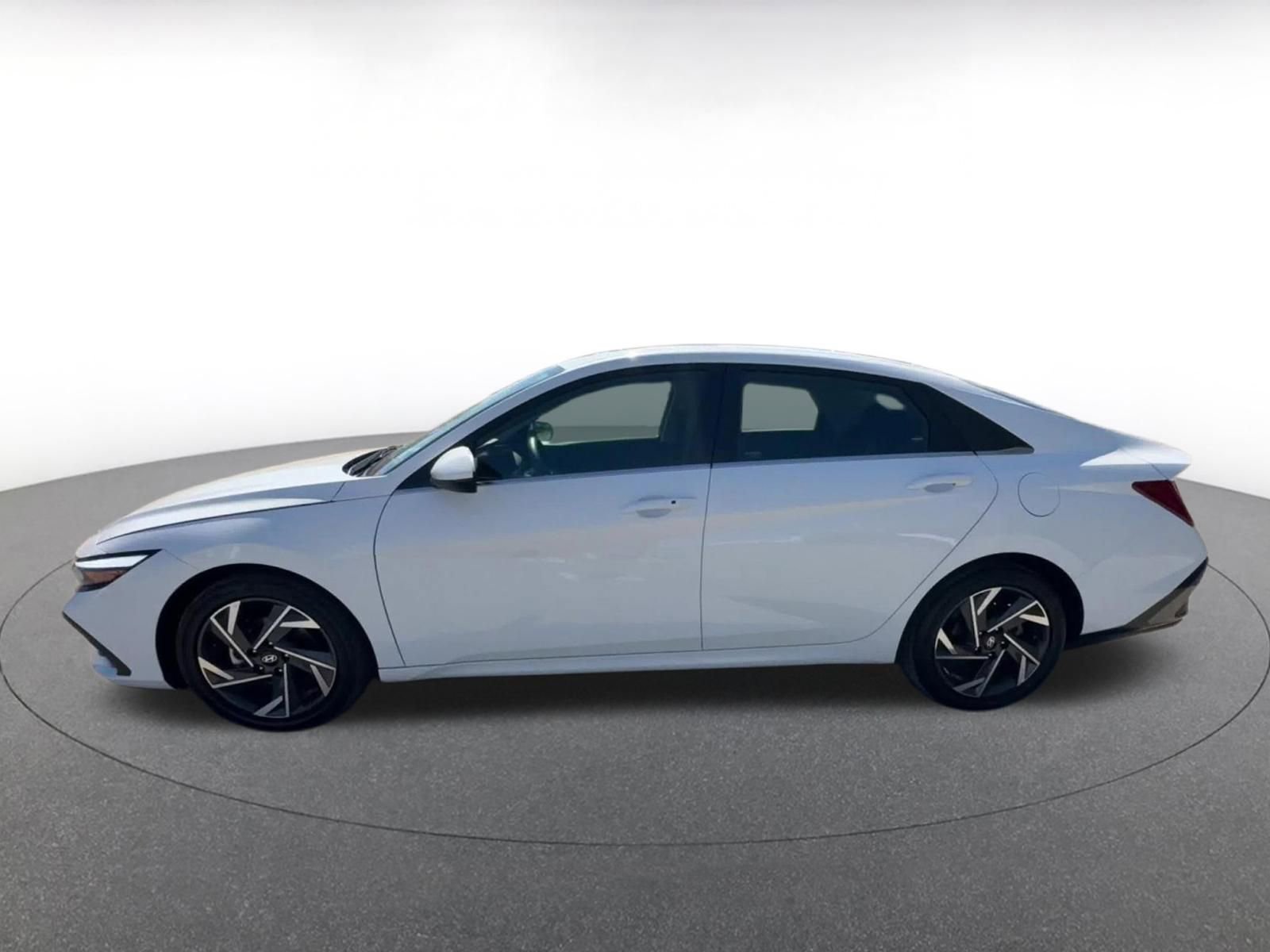 Used 2025 Hyundai Elantra SEL image 9