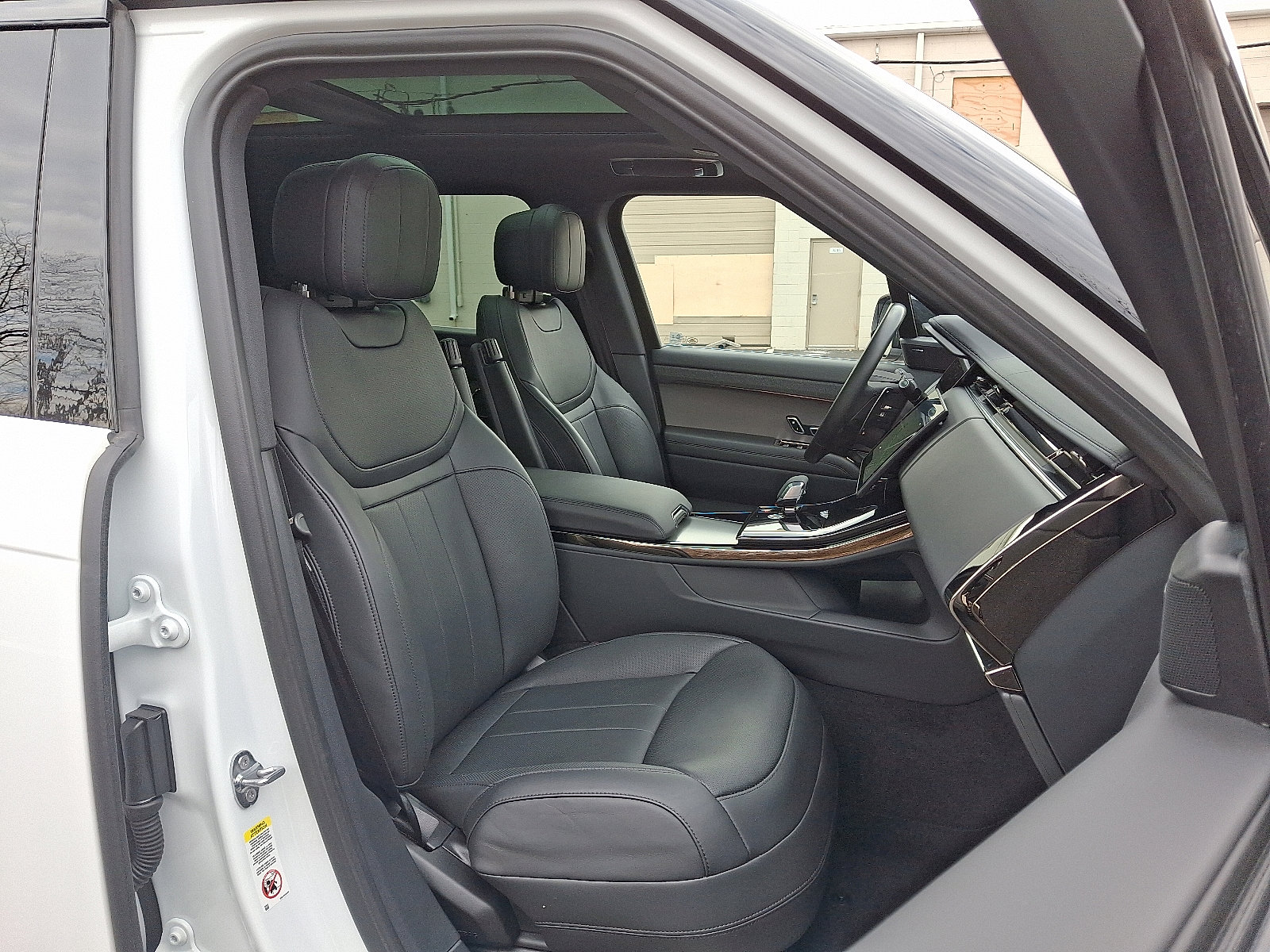 Used 2025 Land Rover Range Rover Sport Dynamic SE AWD/4WD image 3