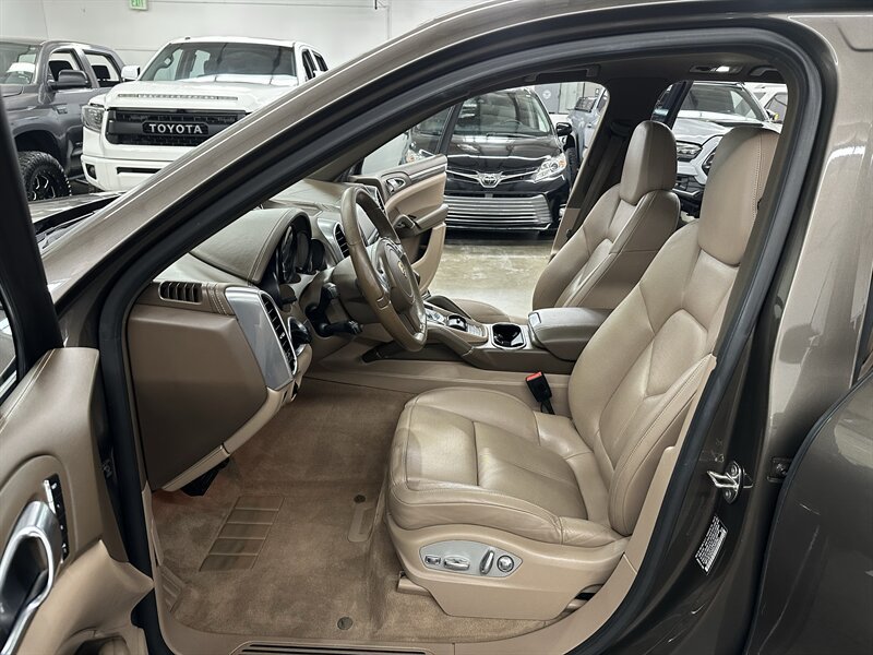Used 2013 Porsche Cayenne Diesel AWD/4WD image 10