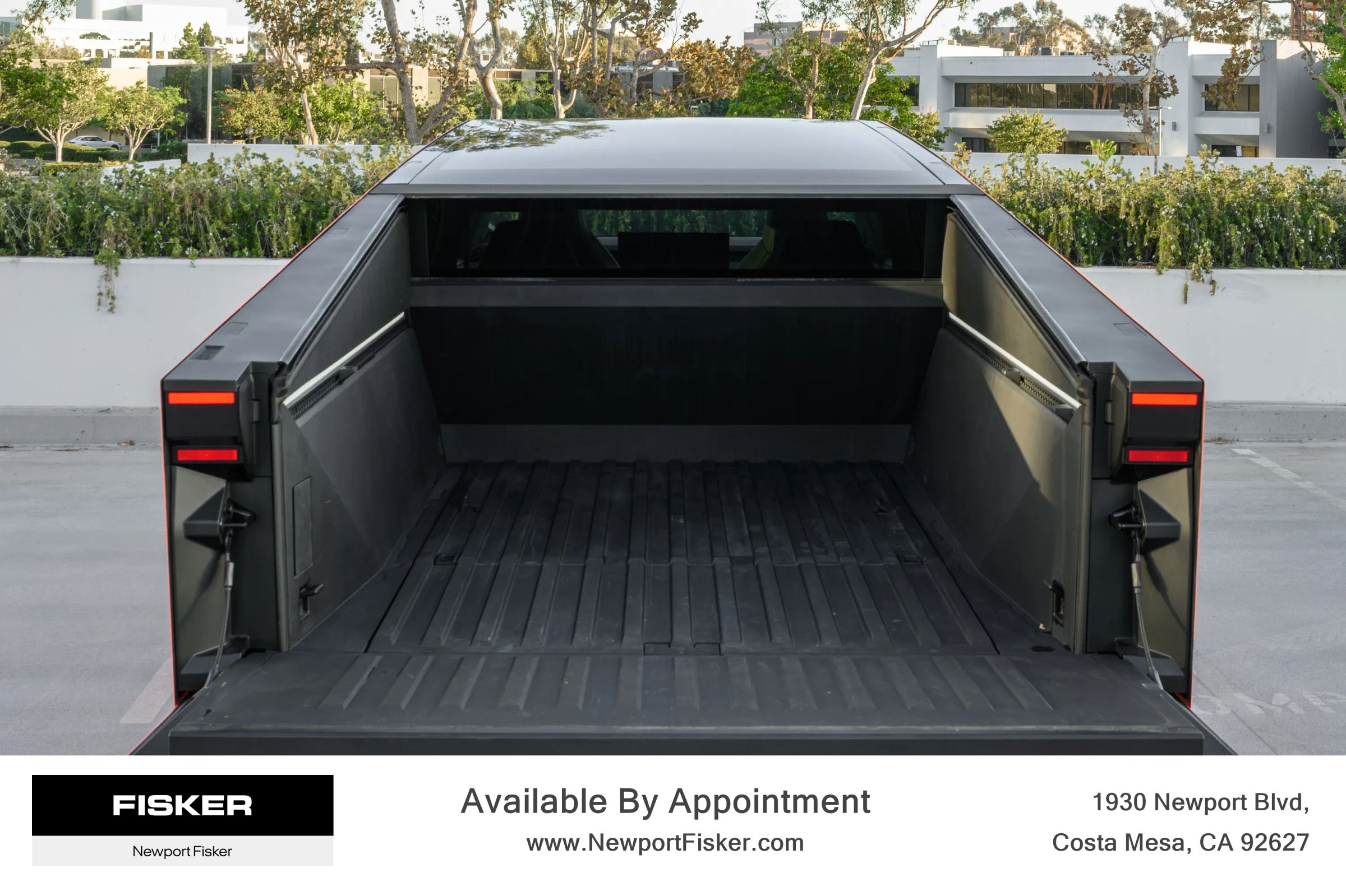 Used 2024 Tesla Cybertruck AWD Crew Cab image 10