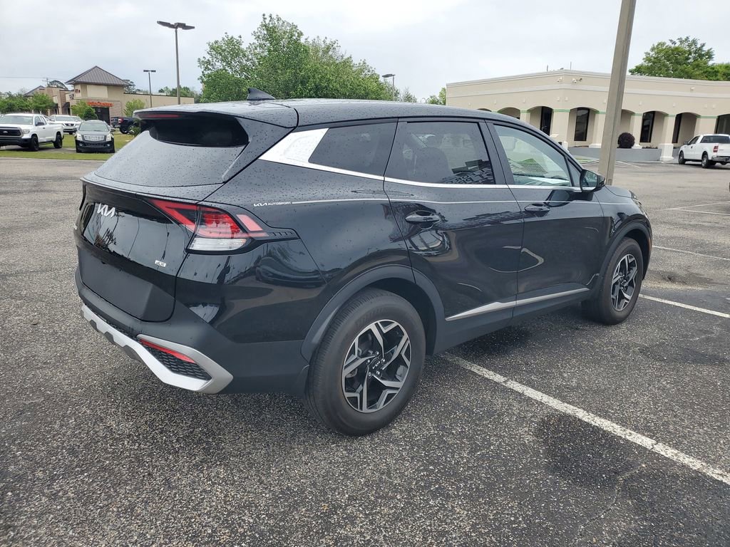 Used 2024 Kia Sportage LX image 4