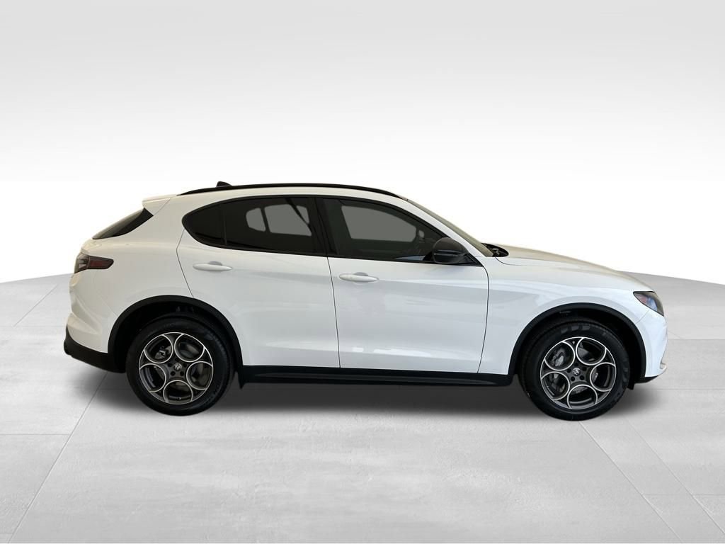New 2025 Alfa Romeo Stelvio Sprint w/ Convenience Package image 6