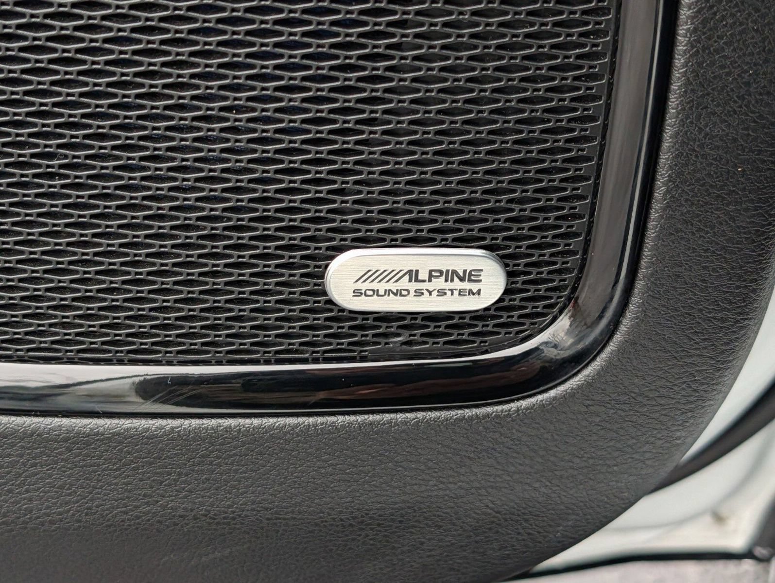 Used 2023 Jeep Compass Limited w/ Sun and Sound Group AWD/4WD image 11