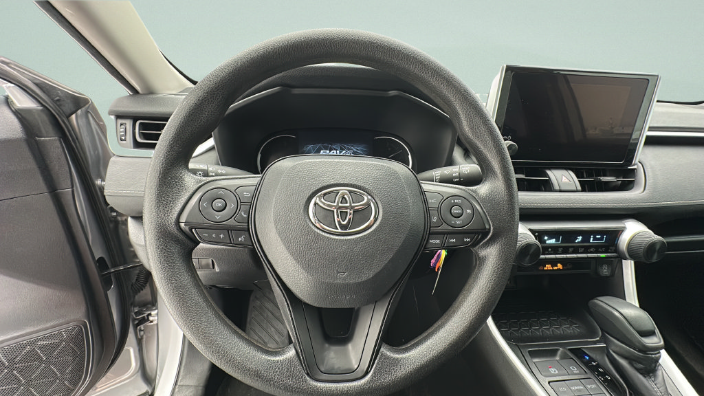 Used 2025 Toyota RAV4 LE AWD/4WD image 15