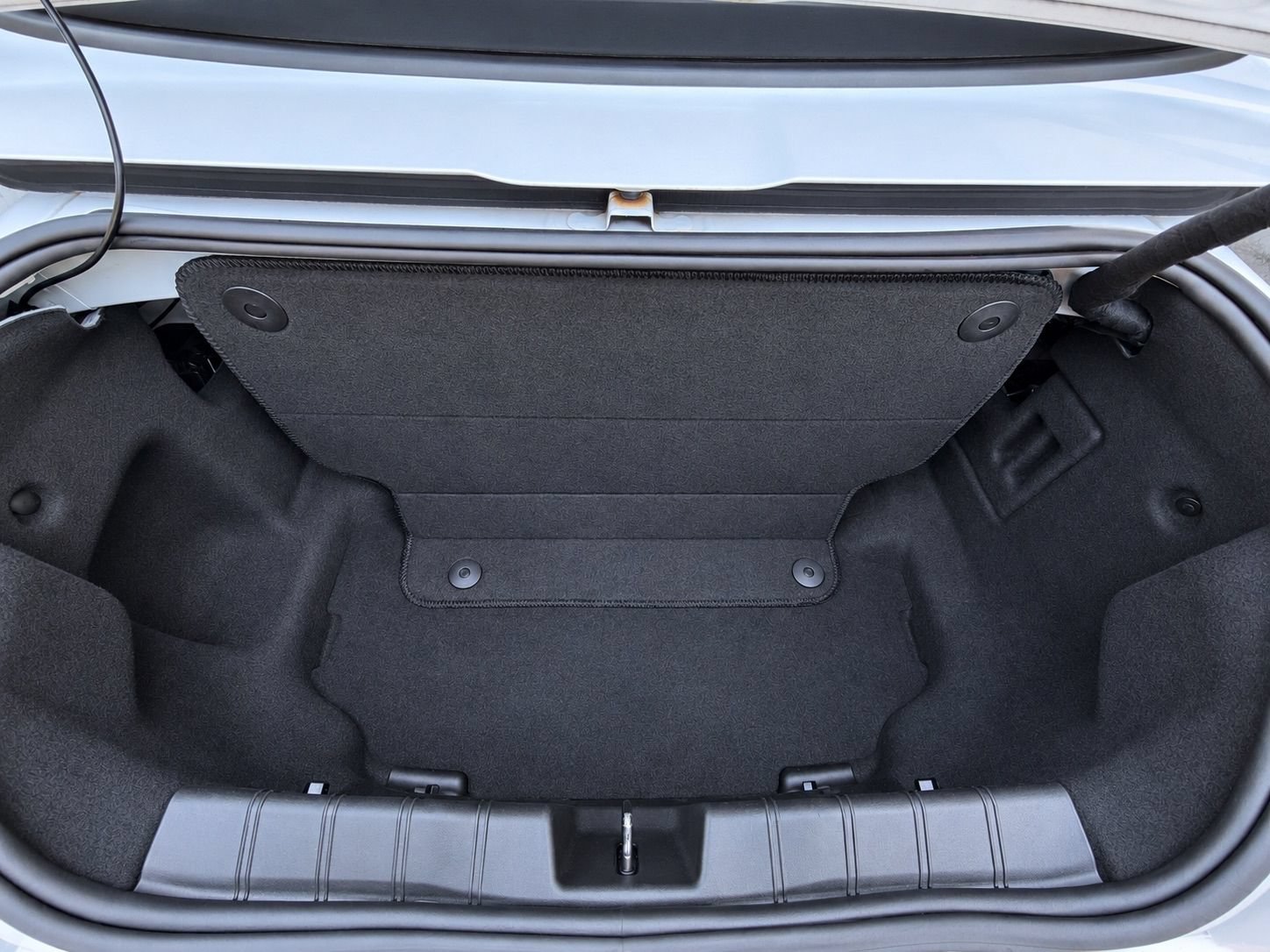 Used 2018 Chevrolet Camaro LT RWD image 13