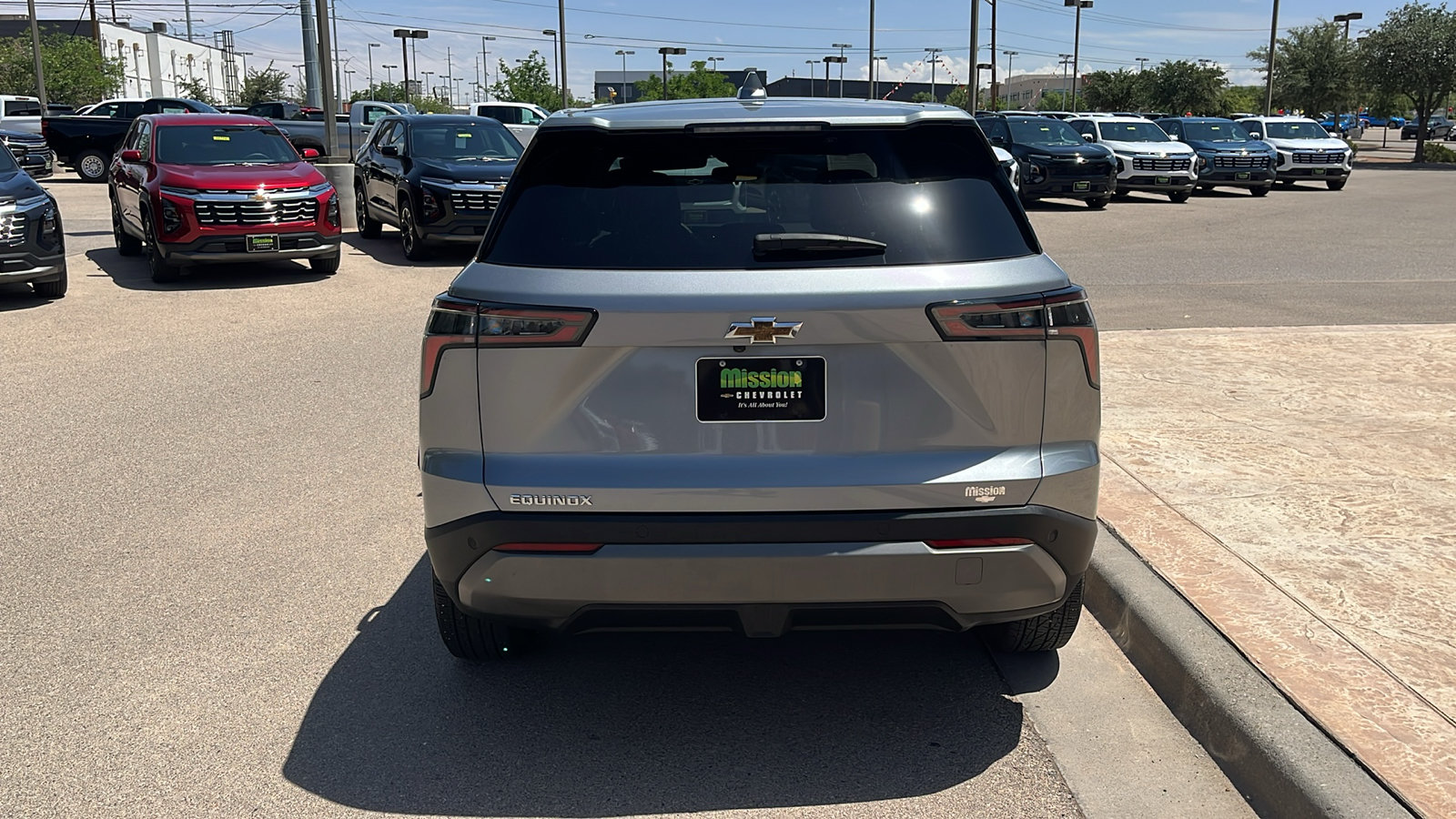 Used 2026 Chevrolet Equinox LT FWD image 7