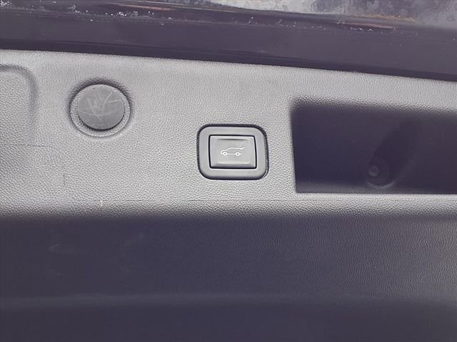 Used 2023 Chevrolet Equinox Premier image 24