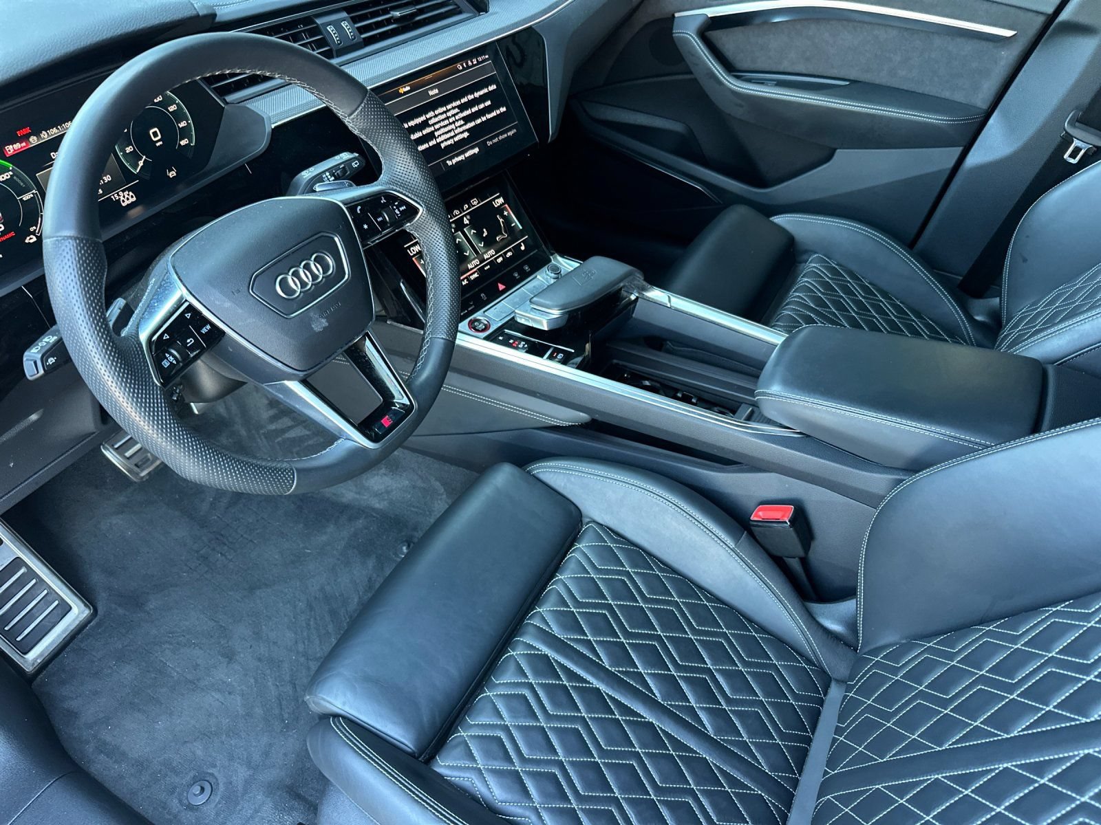 Used 2024 Audi SQ8 e-tron Premium Plus w/ Black Optic Package AWD/4WD image 10