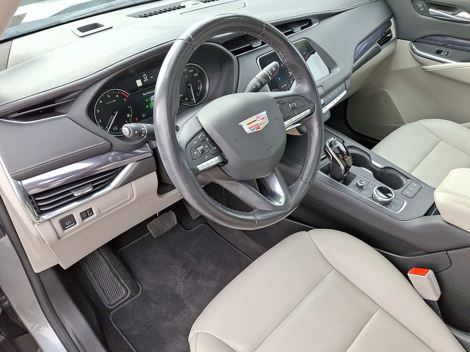 Certified 2023 Cadillac XT4 Luxury w/ Cold Weather Package image 16