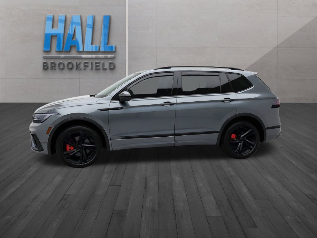 Used 2024 Volkswagen Tiguan SE R-Line AWD/4WD image 3