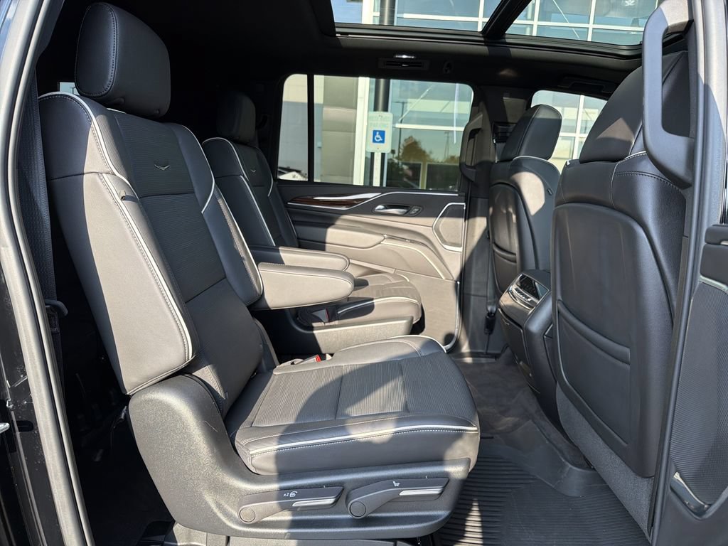 Used 2023 Cadillac Escalade ESV Premium Luxury w/ LPO, Floor Liner Package AWD/4WD image 18
