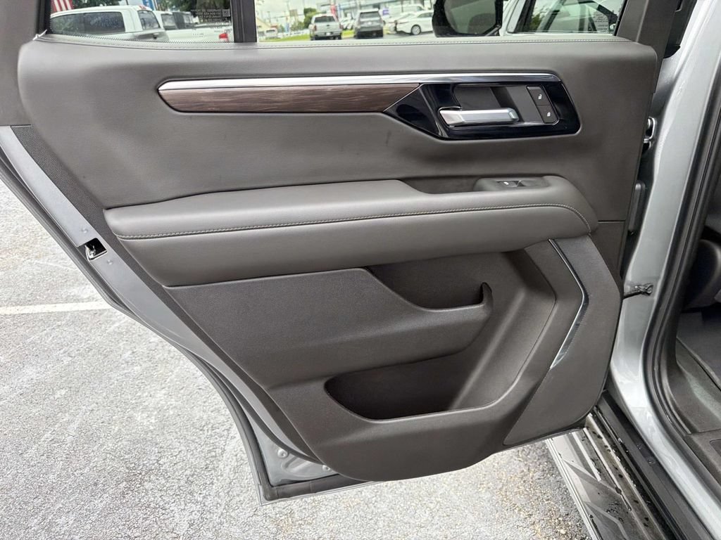 Used 2026 Chevrolet Tahoe LS AWD/4WD image 13