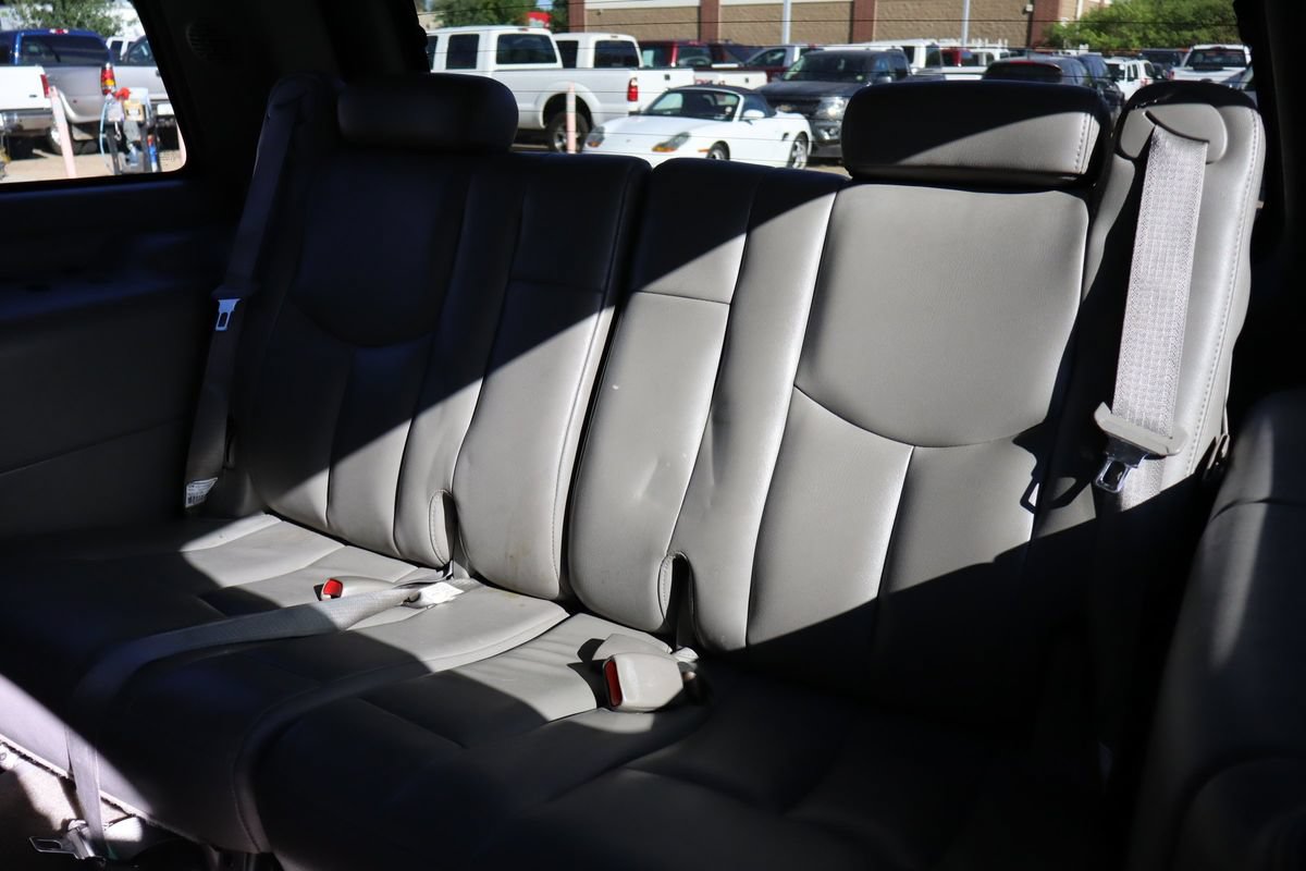 Used 2005 GMC Yukon SLT w/ SLT Preferred Equipment Group AWD/4WD image 21