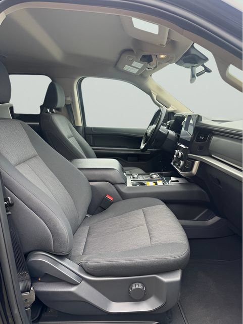 Used 2024 Ford Expedition XLT AWD/4WD image 28
