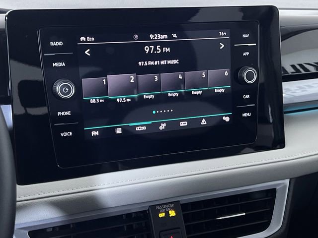 Used 2025 Volkswagen Taos SEL image 16