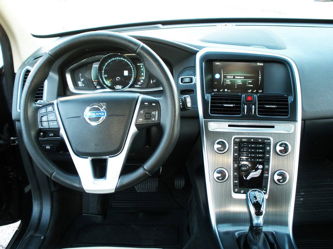 Used 2016 Volvo XC60 T6 Platinum w/ Protection Package AWD/4WD image 35