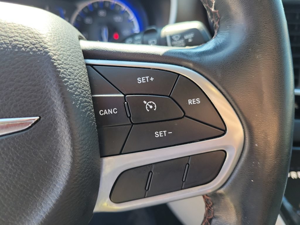 Used 2019 Chrysler Pacifica Touring-L FWD image 25