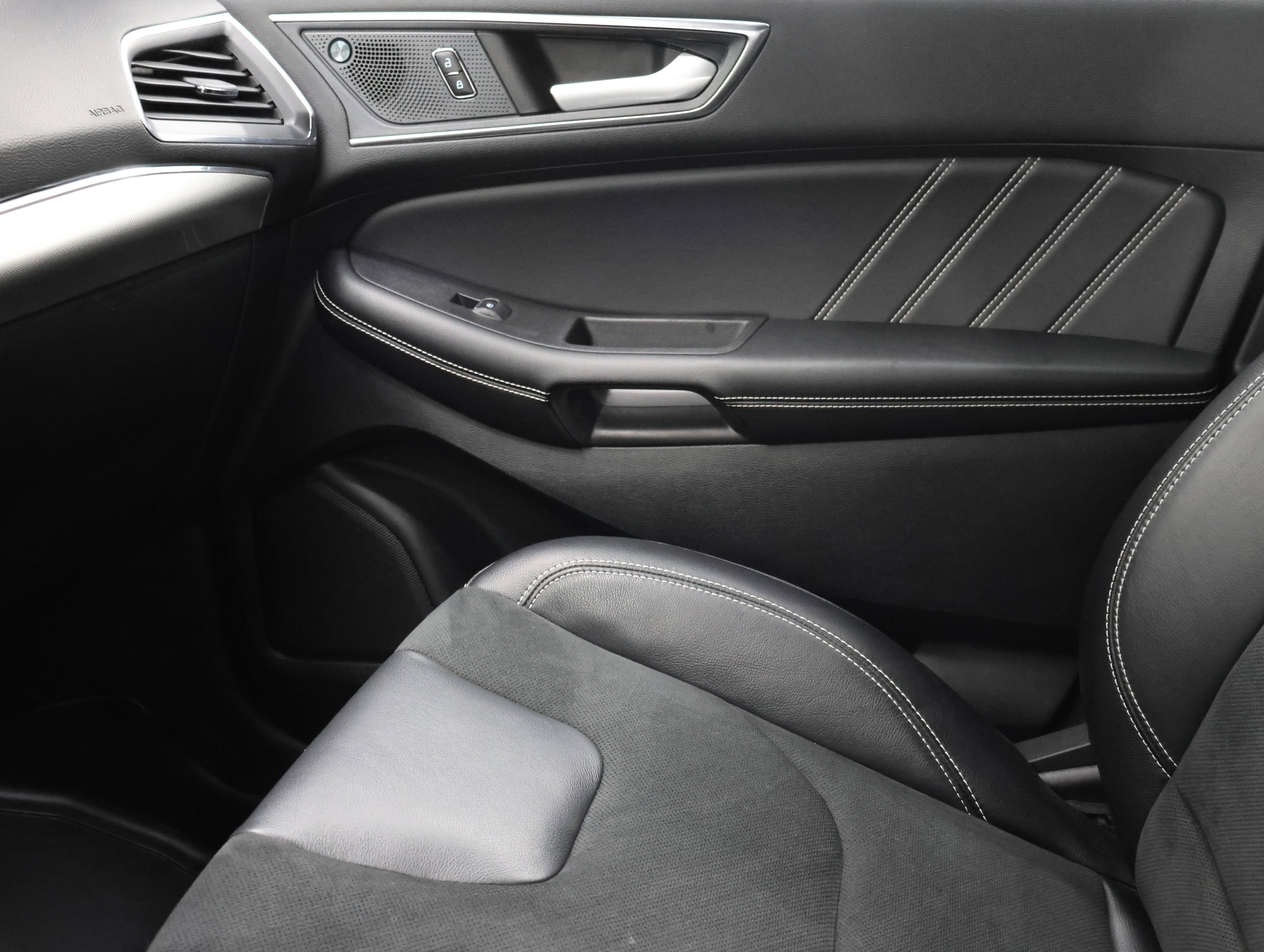 Used 2023 Ford Edge ST image 13