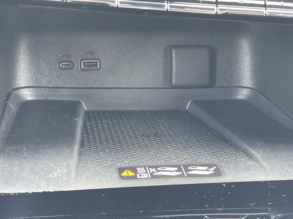 Used 2024 Chevrolet Traverse LT w/ Midnight/Sport Edition image 24