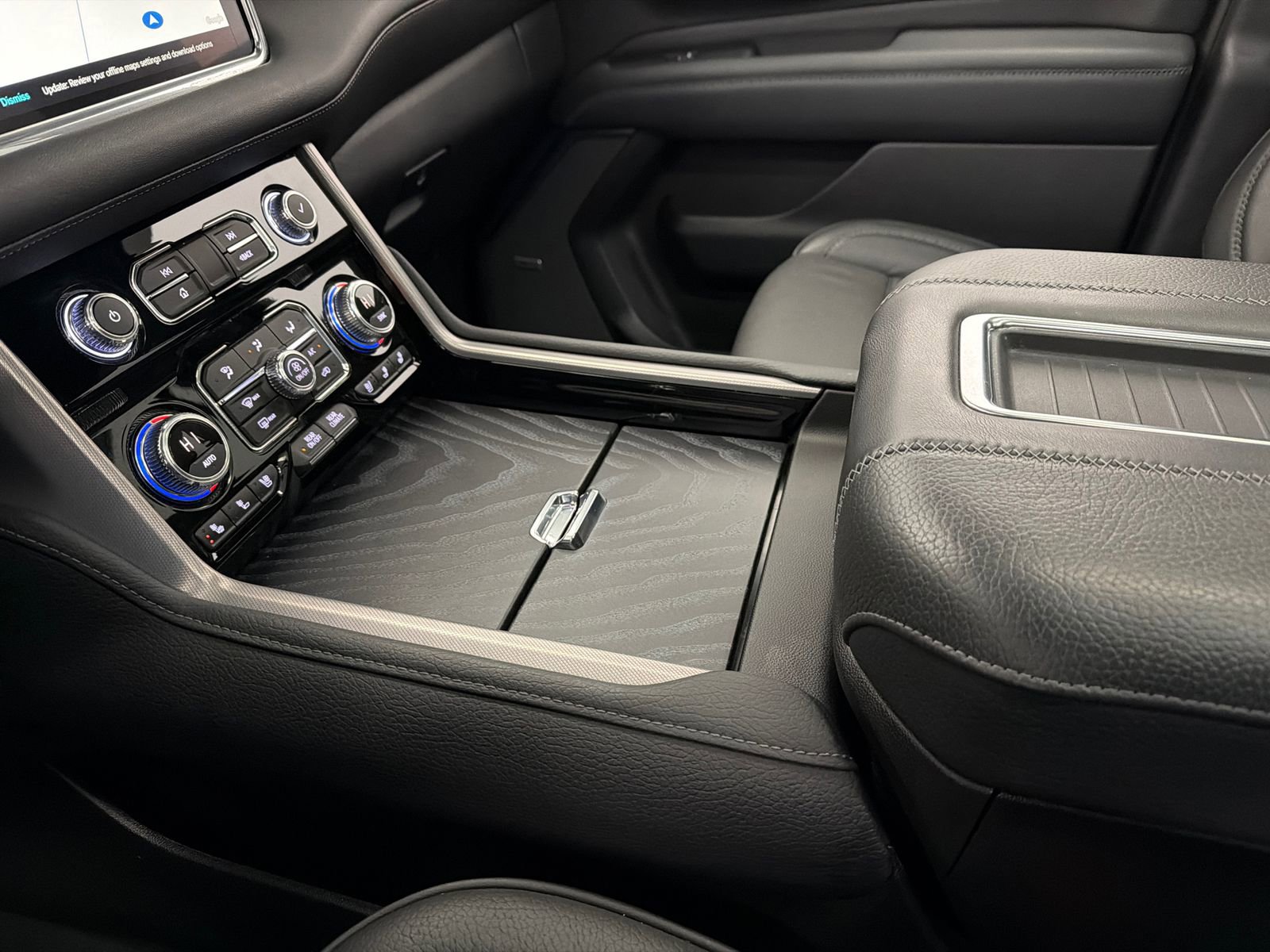 Used 2022 GMC Yukon XL Denali image 37