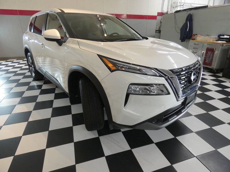 Used 2023 Nissan Rogue SV AWD/4WD image 3