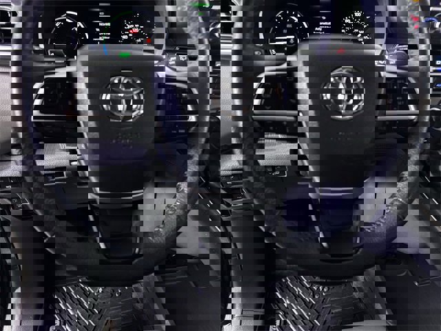 Used 2024 Toyota Sienna XLE image 11