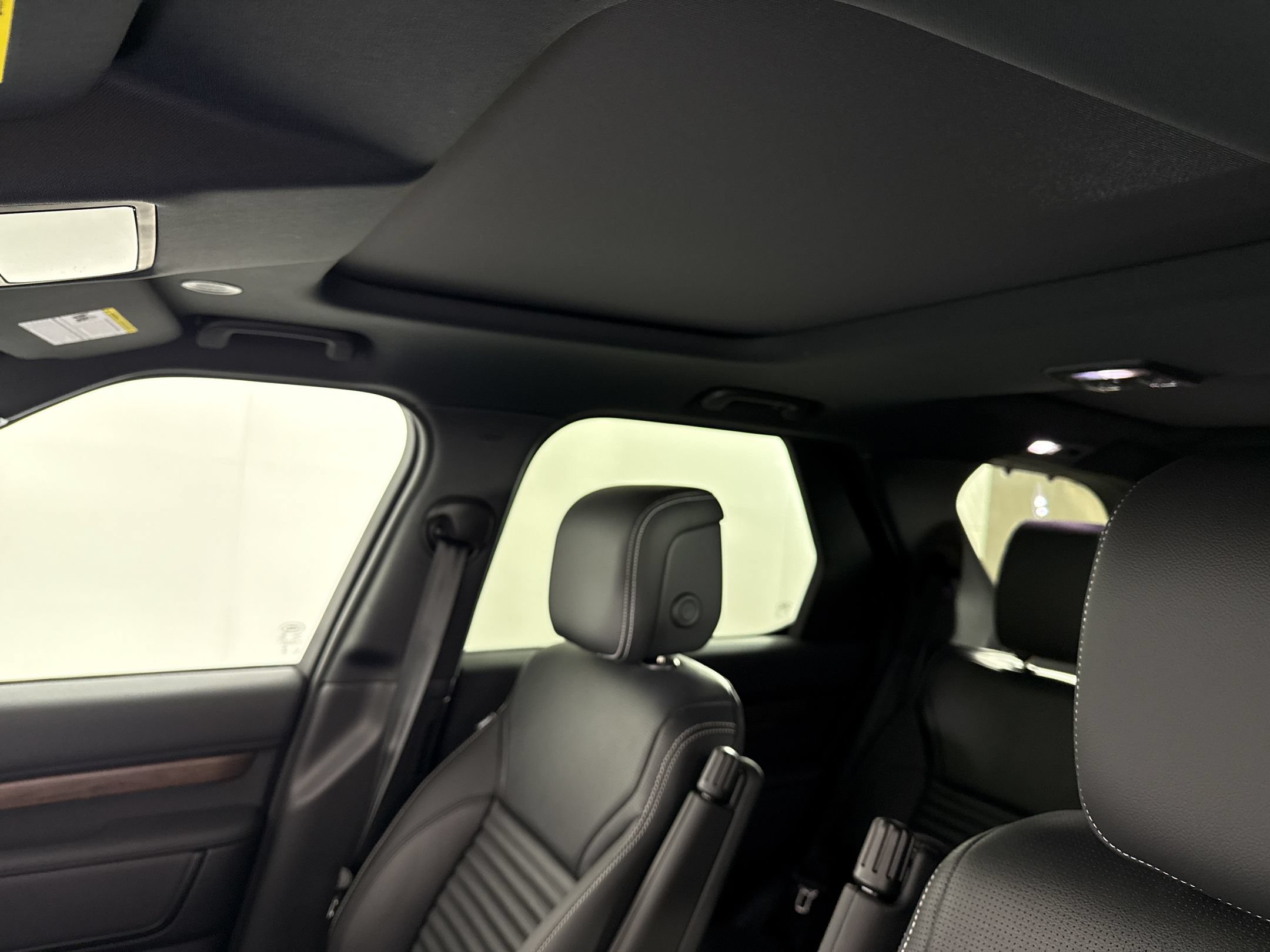 New 2026 Land Rover Discovery S AWD/4WD image 22