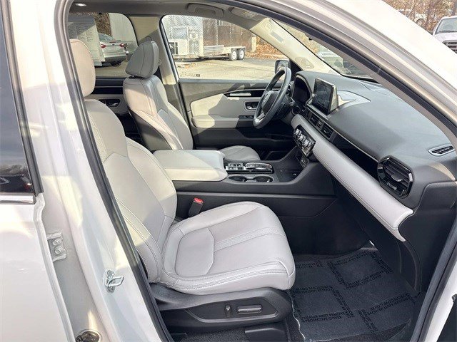 Used 2025 Honda Pilot Touring image 9