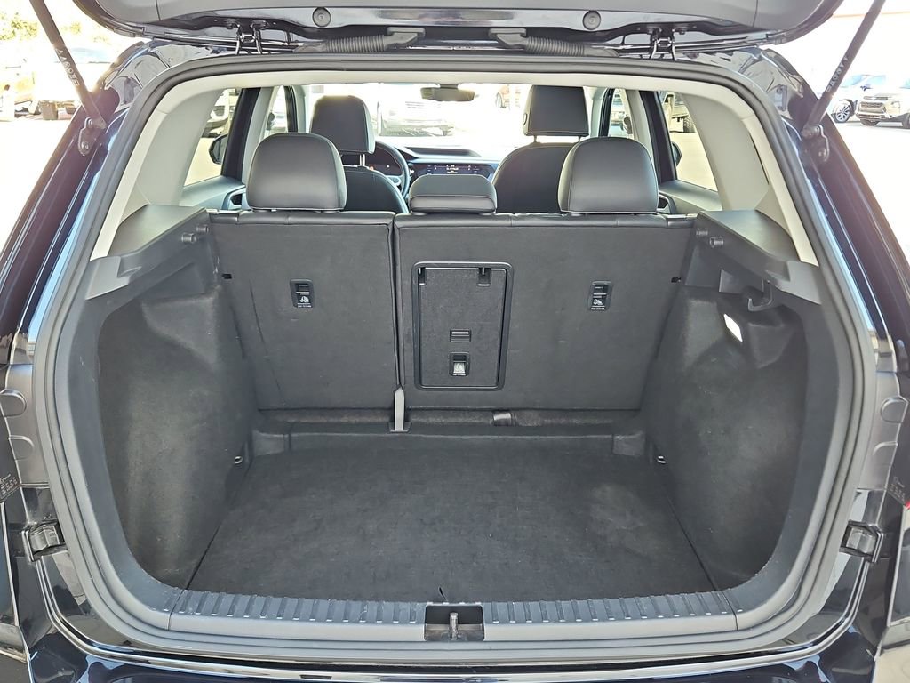 Used 2024 Volkswagen Taos SE image 32