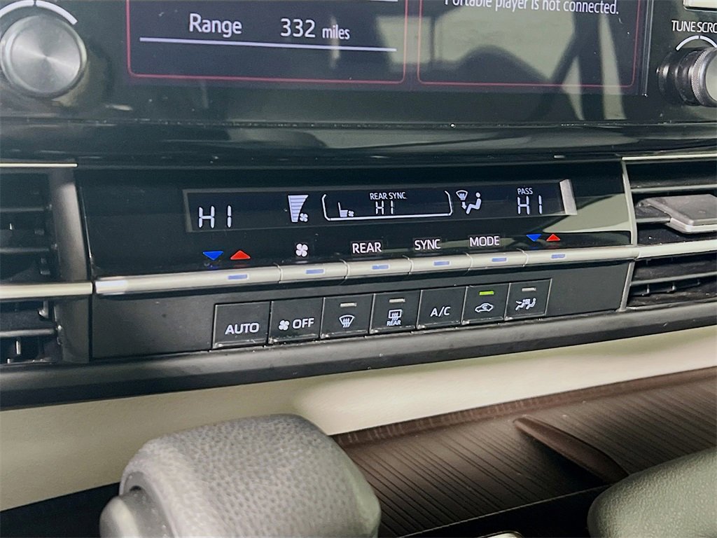 Certified 2024 Toyota Sienna LE image 15