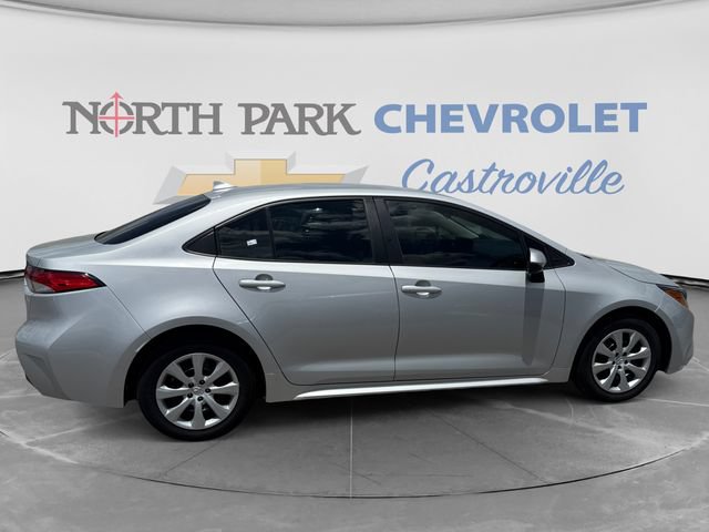 Used 2024 Toyota Corolla LE FWD image 2
