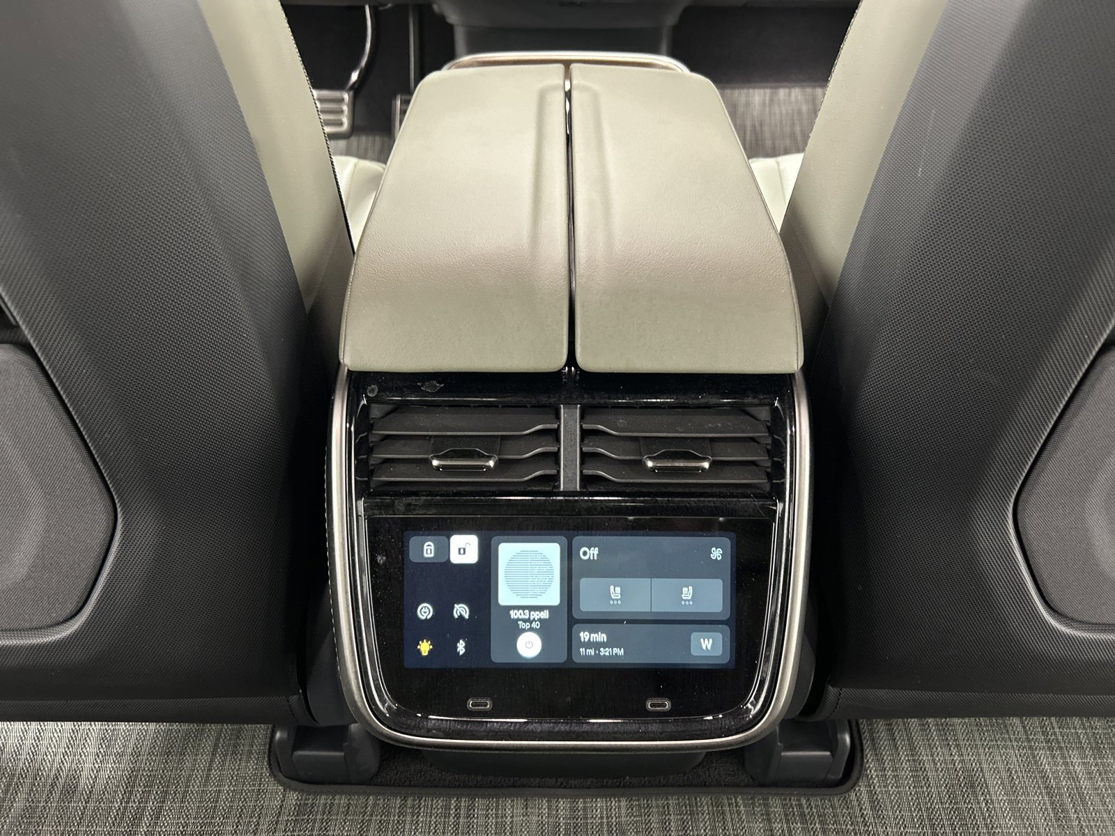 Used 2022 Rivian R1T Launch Edition image 28