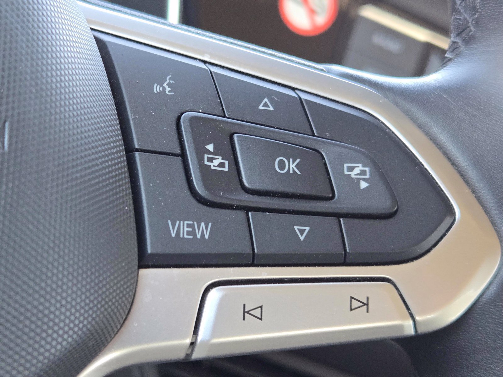 Used 2024 Volkswagen Jetta SE FWD image 22