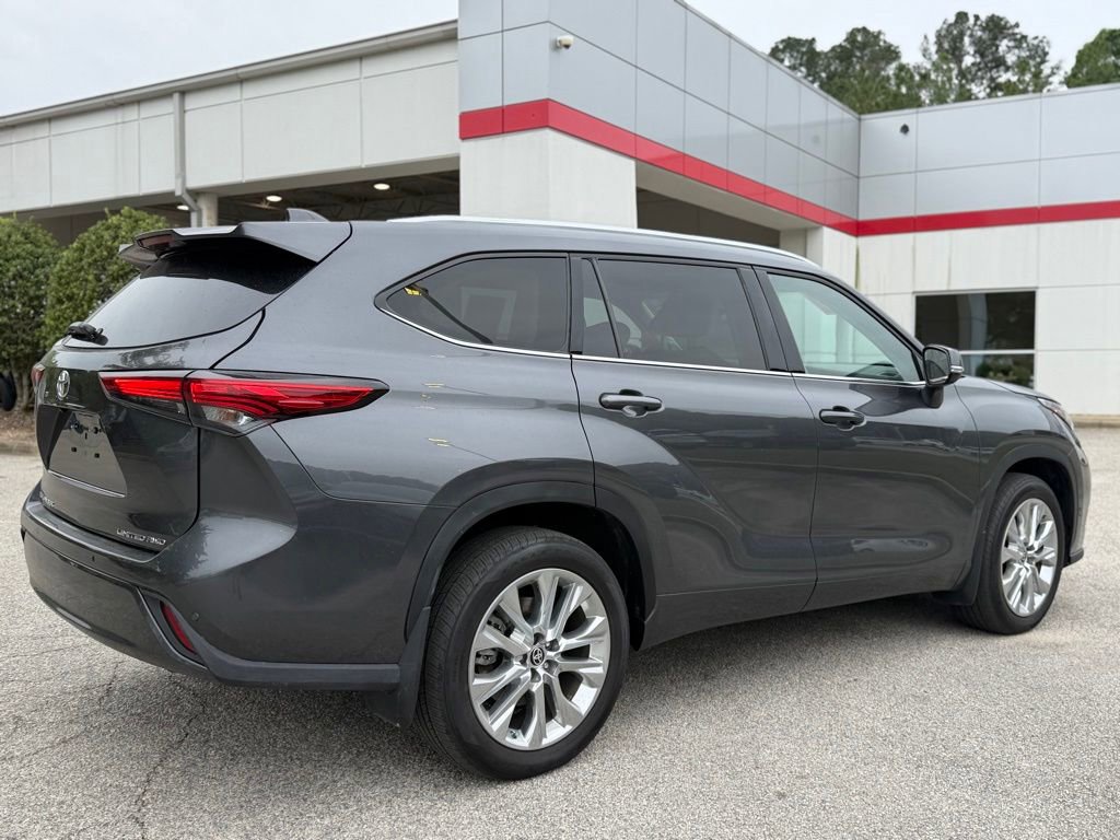 Used 2023 Toyota Highlander Limited AWD/4WD image 3