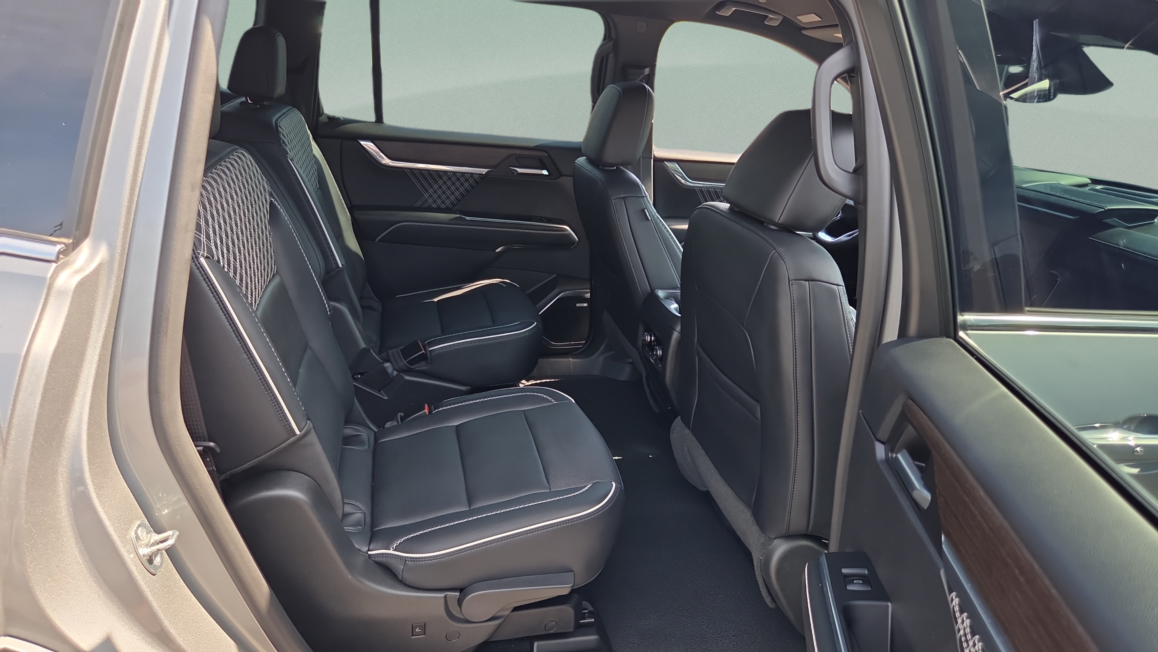 Certified 2024 GMC Acadia Denali FWD image 14