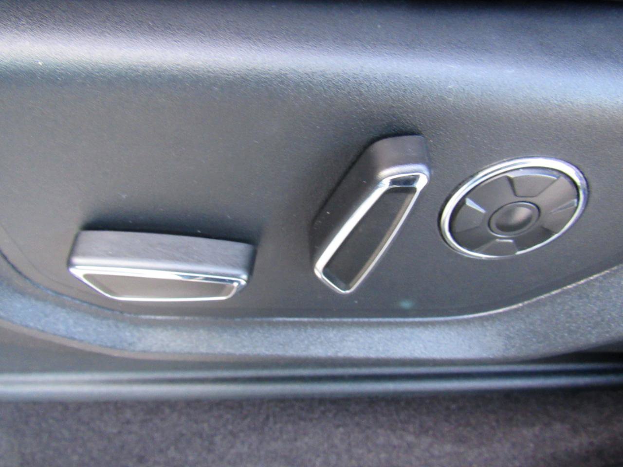 Used 2019 Ford F150 Platinum w/ Equipment Group 701A Luxury image 9